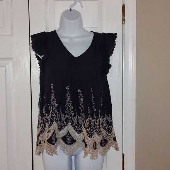 Andree by Unit  navy and tan crochet embellished top  Sz L - Picture 1 of 6